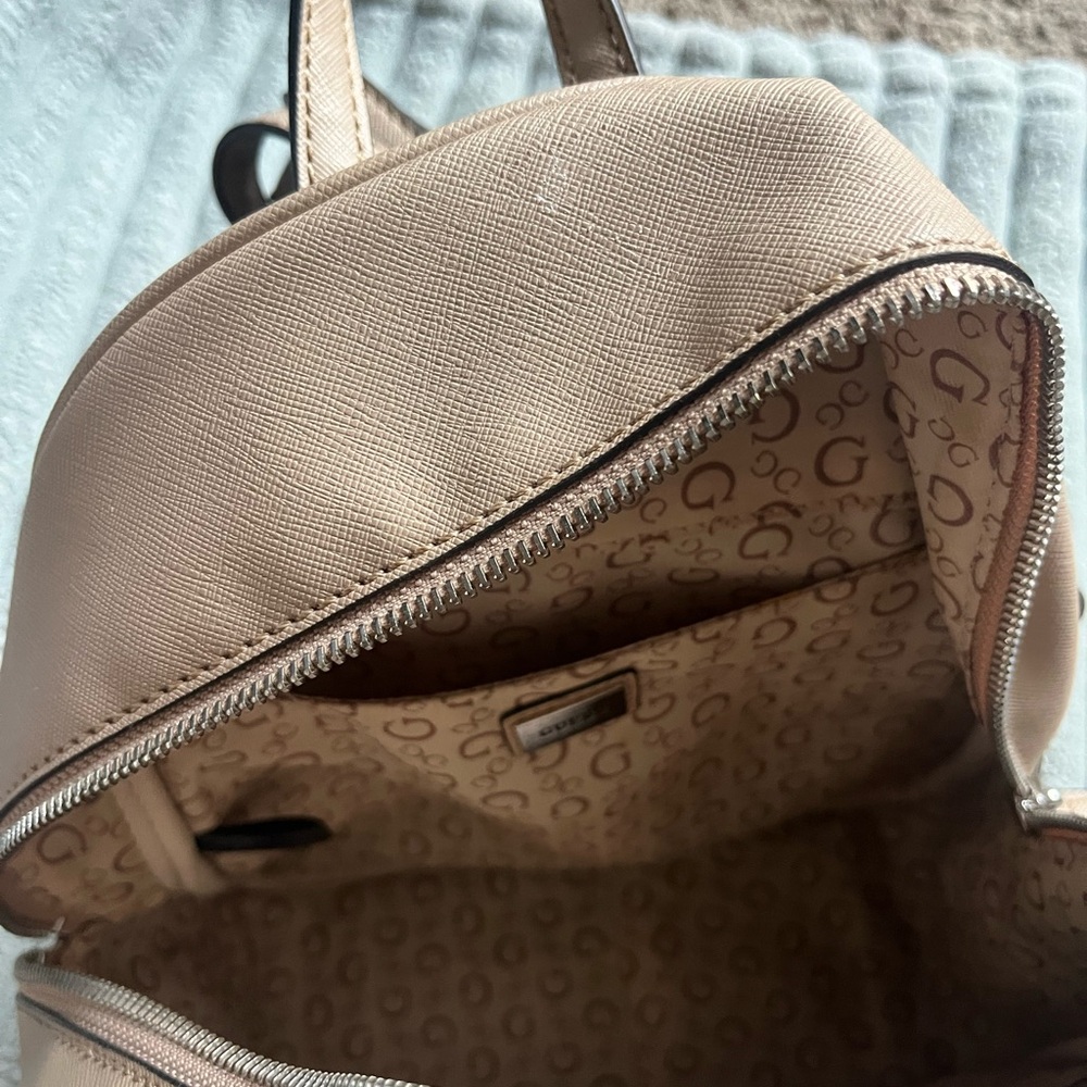 Guess mini backpack - Picture 2 of 5